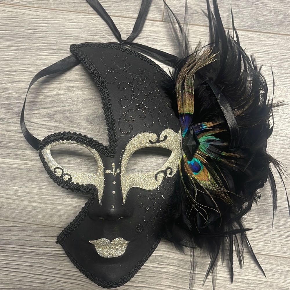 Masquerade mask - Picture 2 of 3